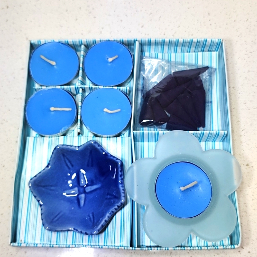 Set Of Candles And Insense,Blue and White Flower-Shaped Candle Holder